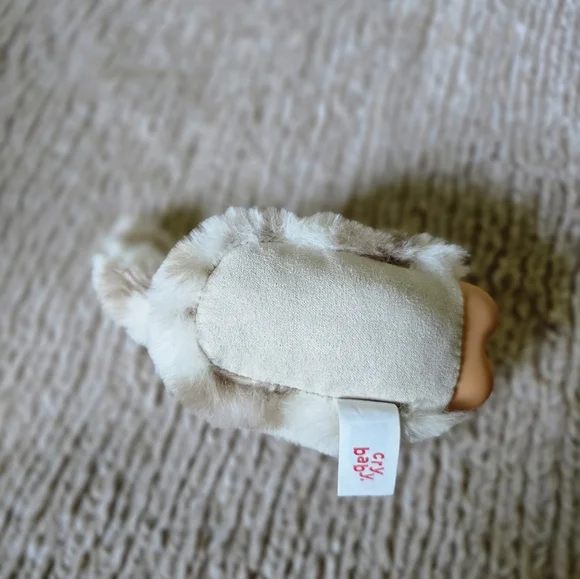 Popmart Crybaby Eild Cutie Vanilla - Picture 3 of 3